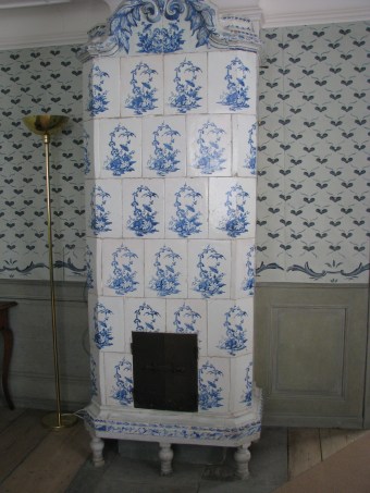 linnaeus-garden-in-uppsala-tiled-stove-copy